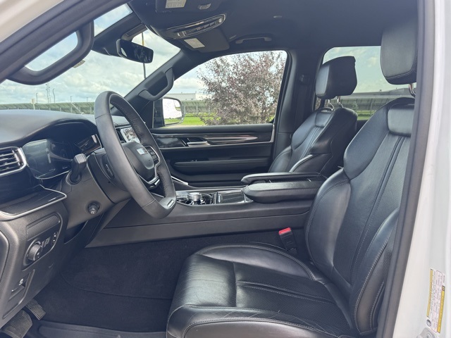 2023 Jeep Wagoneer Base