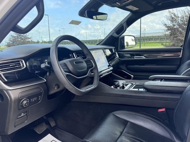 2023 Jeep Wagoneer Base