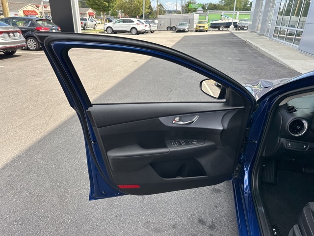 2022 Kia Forte LXS photo 24