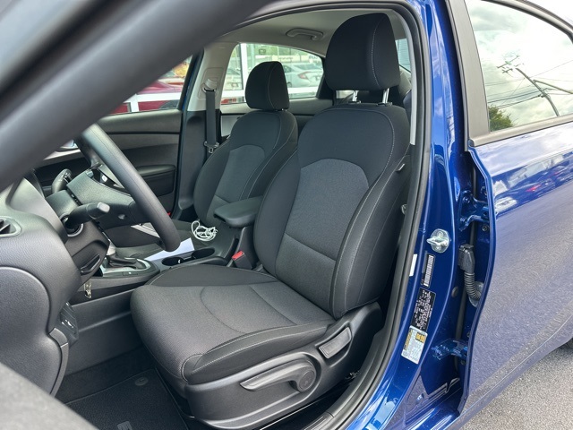 2022 Kia Forte LXS photo 8
