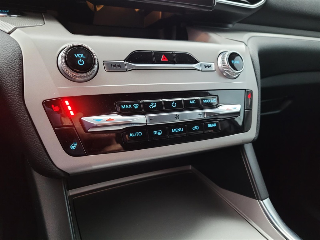 used 2024 Ford Explorer car, priced at $28,900