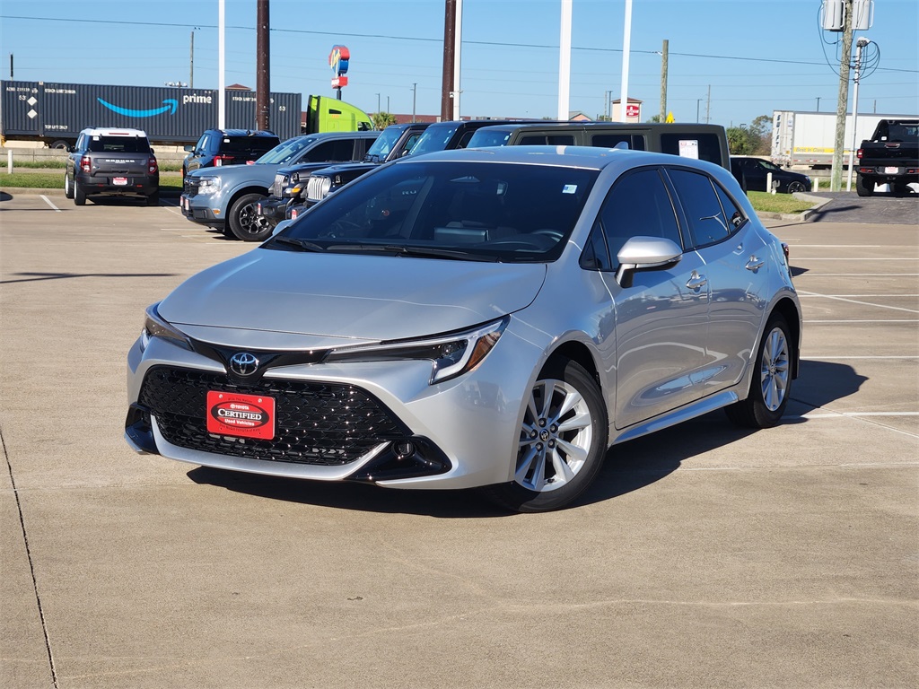 2025 Toyota Corolla Hatchback SE's photo