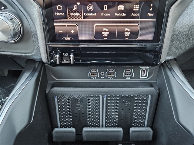 2026 Ram 1500 Laramie Crew Cab 4x4 5'7" Box