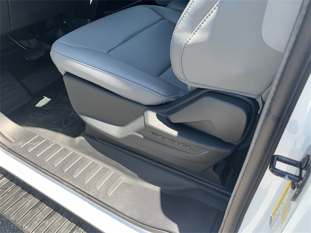 2025 Oxford White Ford F-150 XL 4X4 Truck