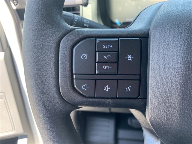 2025 Oxford White Ford F-150 XL 4X4 Truck
