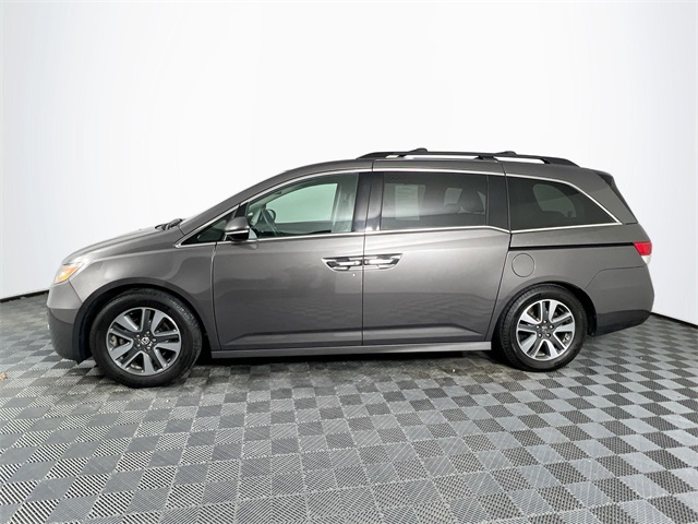 2016 Honda Odyssey Touring Elite photo 2