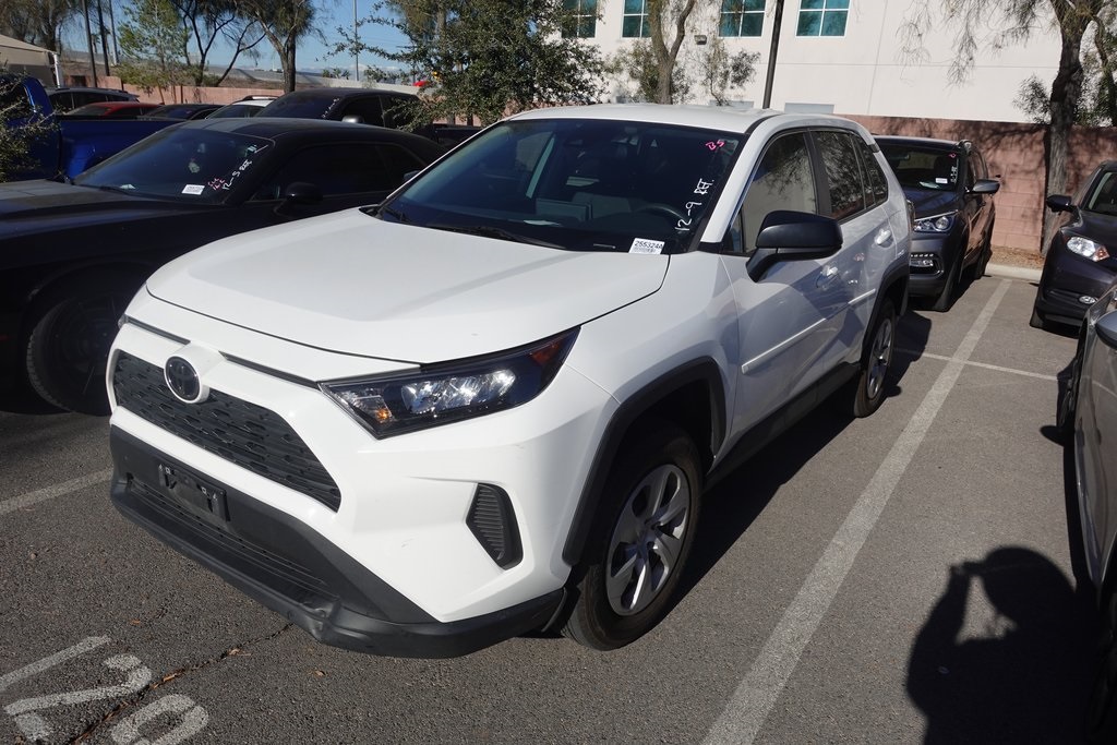 2022 Toyota RAV4 LE's photo