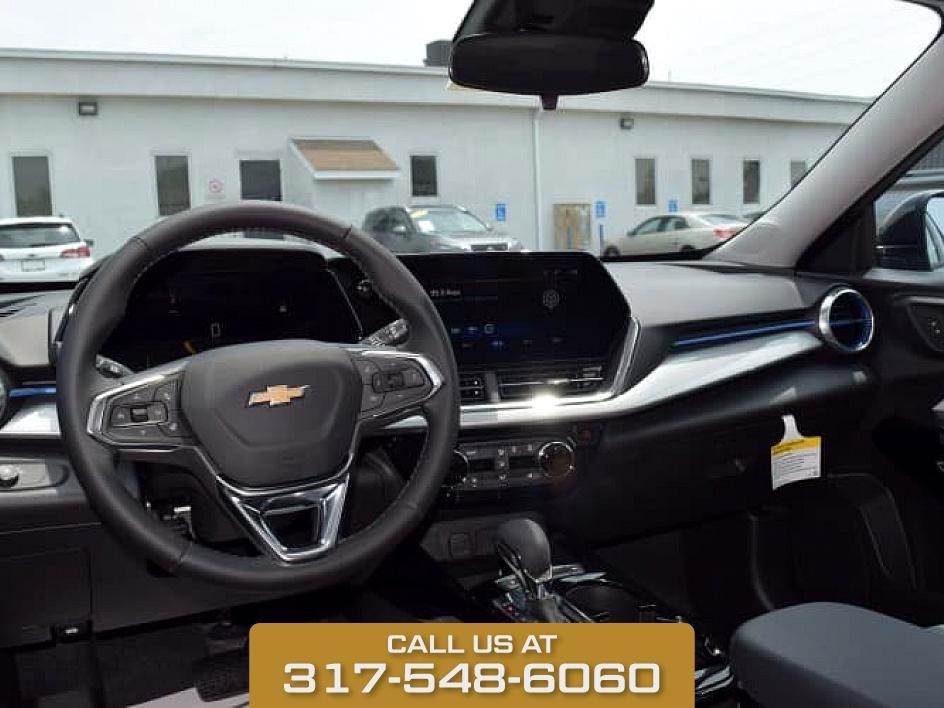 2025 Black Metallic Chevrolet Trax LT FWD SUV