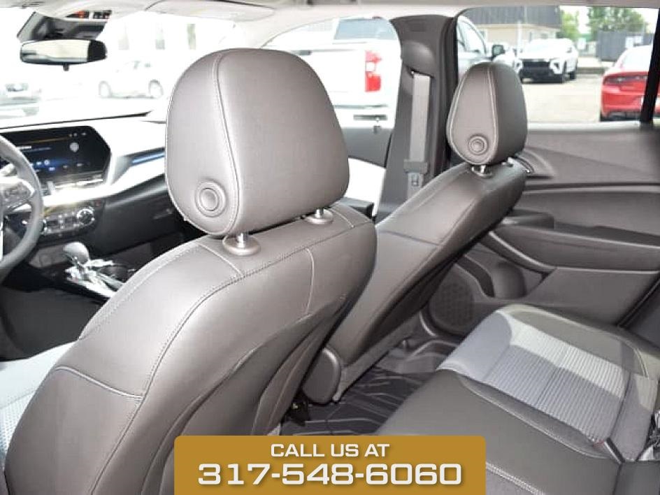 2025 Black Metallic Chevrolet Trax LT FWD SUV