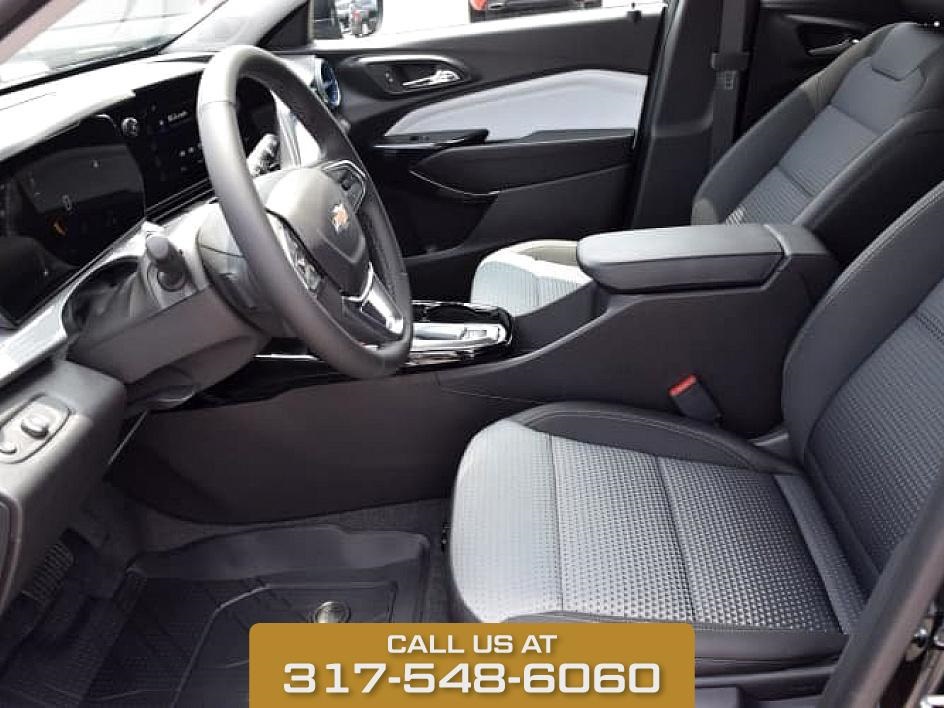 2025 Black Metallic Chevrolet Trax LT FWD SUV