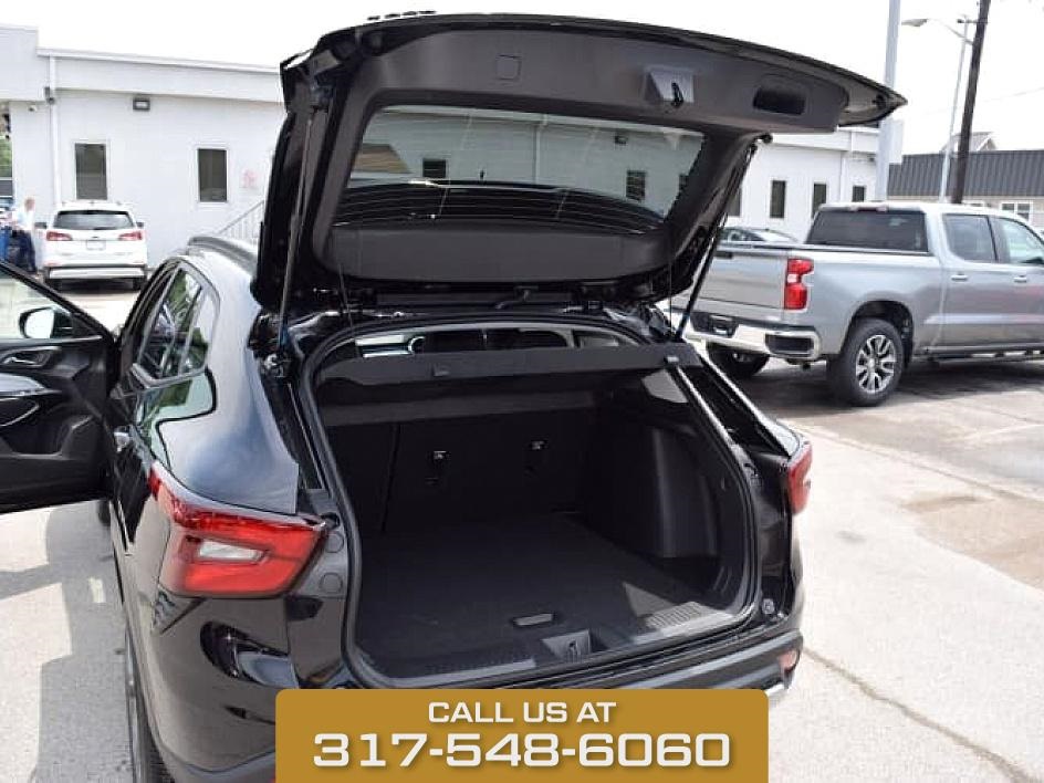 2025 Black Metallic Chevrolet Trax LT FWD SUV