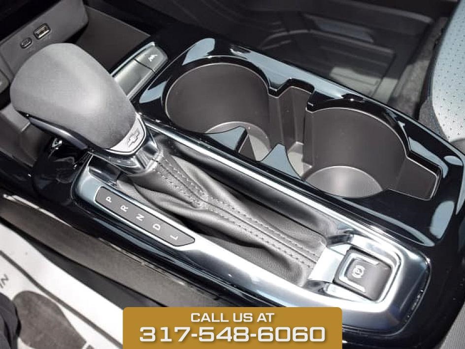 2025 Black Metallic Chevrolet Trax LT FWD SUV