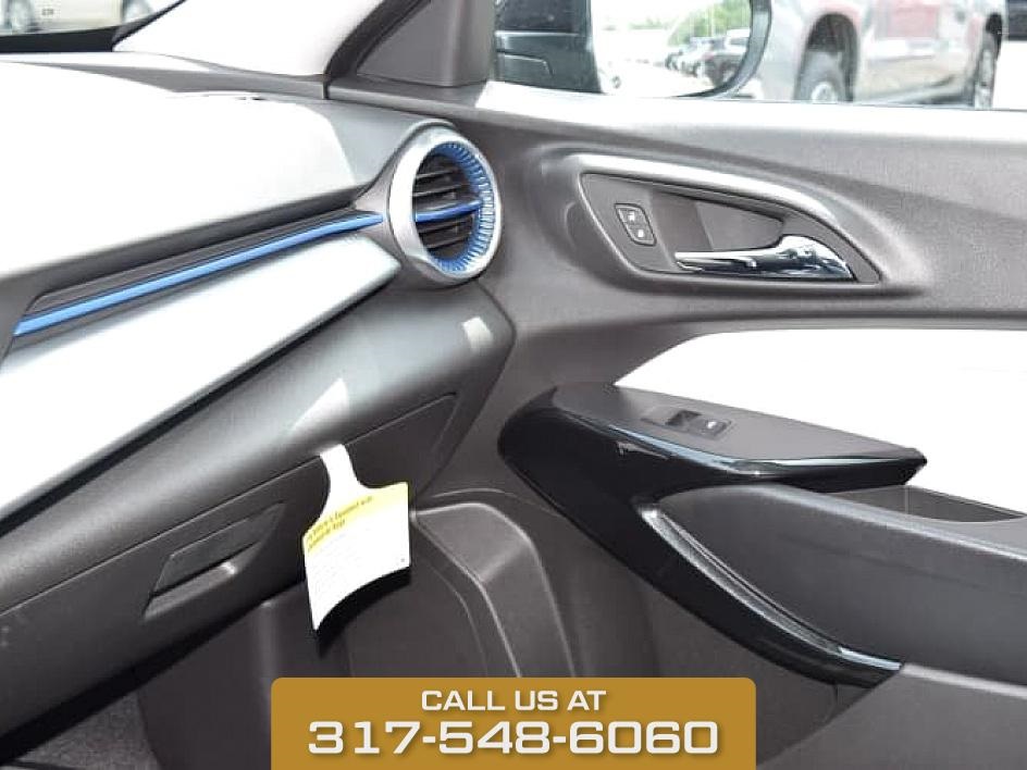 2025 Black Metallic Chevrolet Trax LT FWD SUV