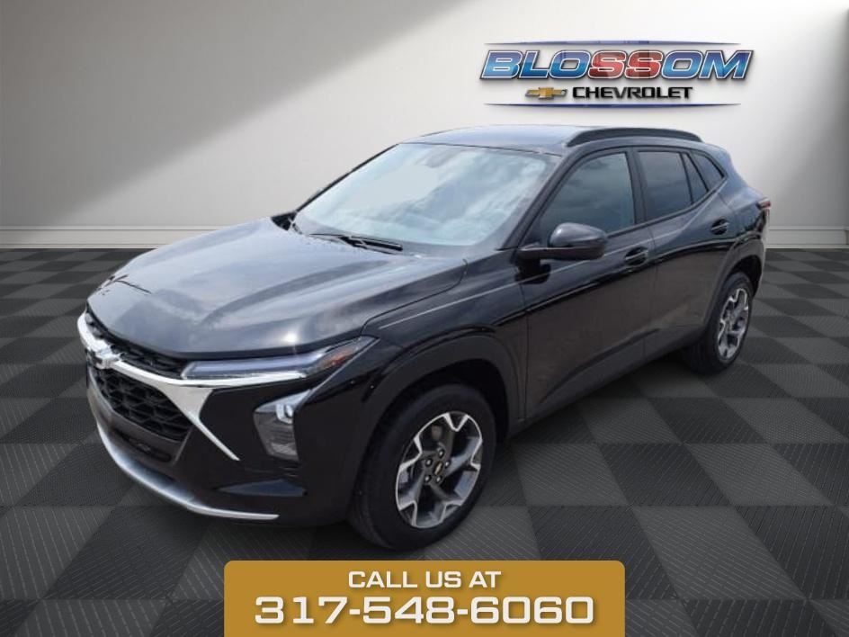 2025 Black Metallic Chevrolet Trax LT FWD SUV