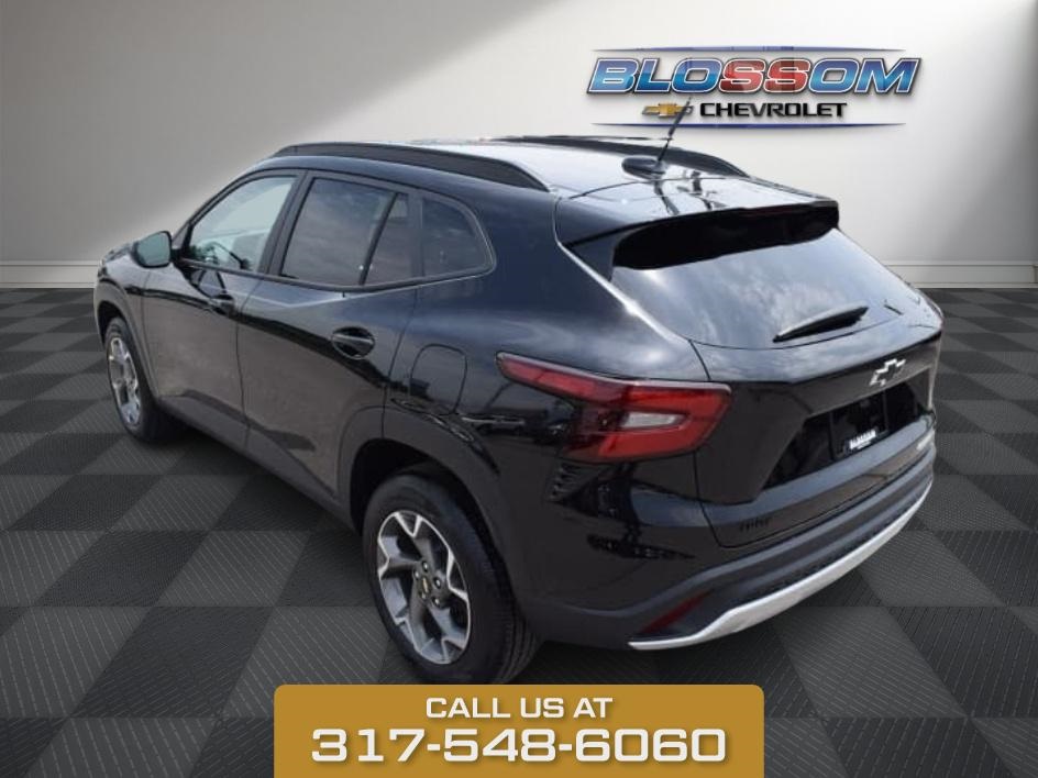 2025 Black Metallic Chevrolet Trax LT FWD SUV