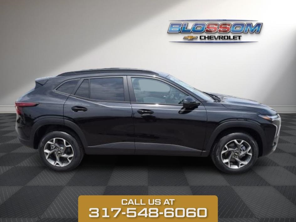 2025 Black Metallic Chevrolet Trax LT FWD SUV