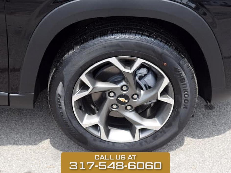 2025 Black Metallic Chevrolet Trax LT FWD SUV