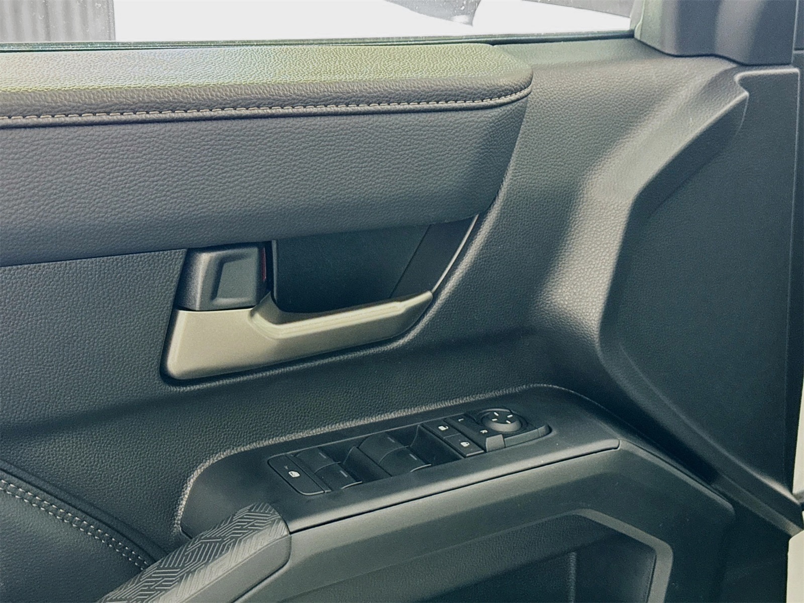 2025 Toyota Tacoma Limited photo 12