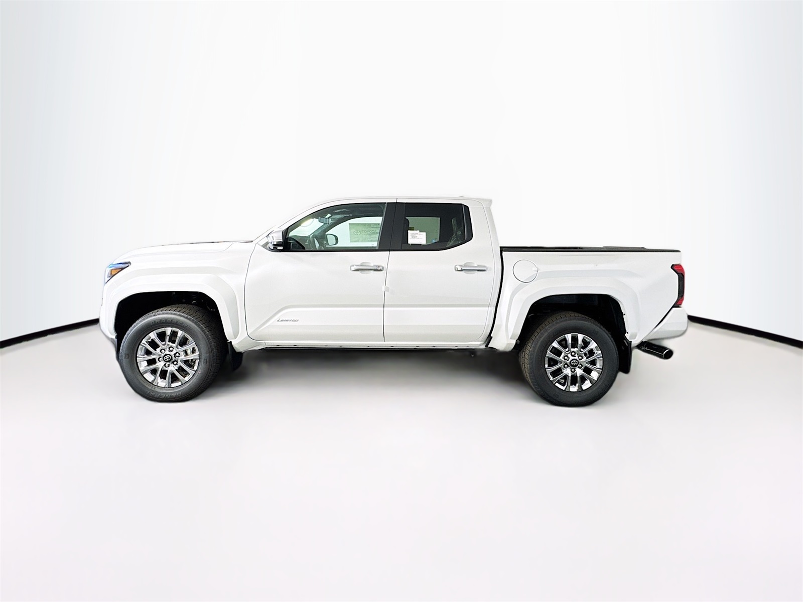 2025 Toyota Tacoma Limited photo 3