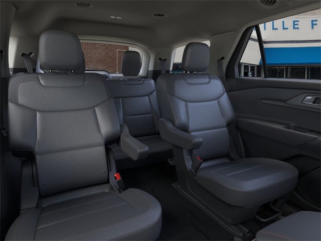 2025 Ford Explorer photo 2