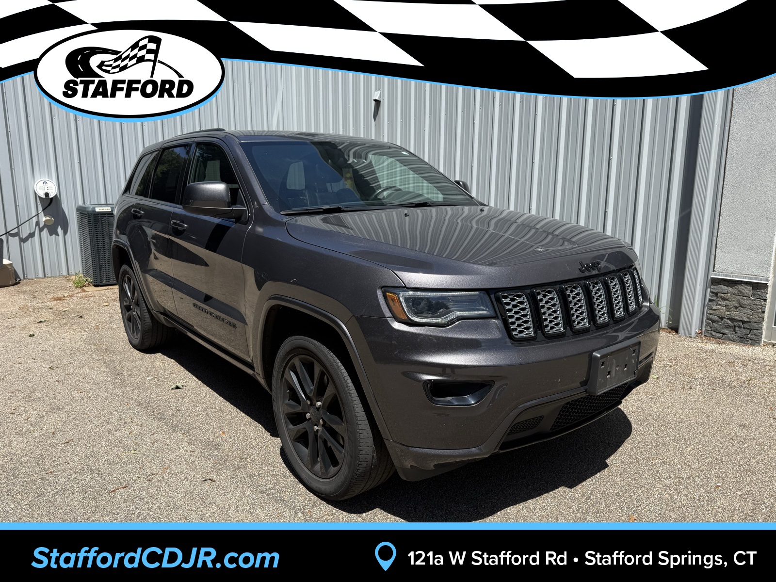 2021 Granite Crystal Metallic Clearcoat Jeep Grand Cherokee Laredo X SUV