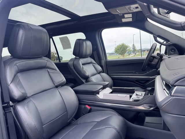 2025 Lincoln Navigator L Reserve photo 17