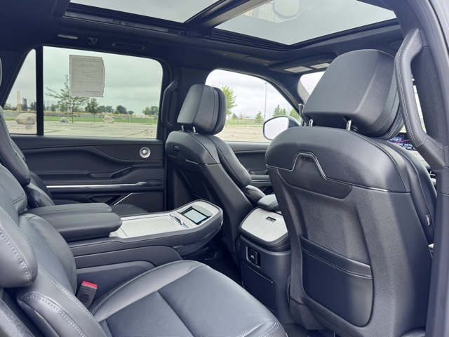 2025 Lincoln Navigator L Reserve photo 24