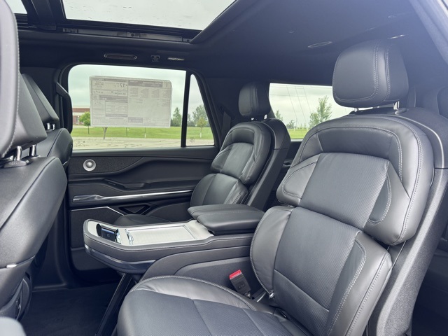 2025 Lincoln Navigator L Reserve photo 25
