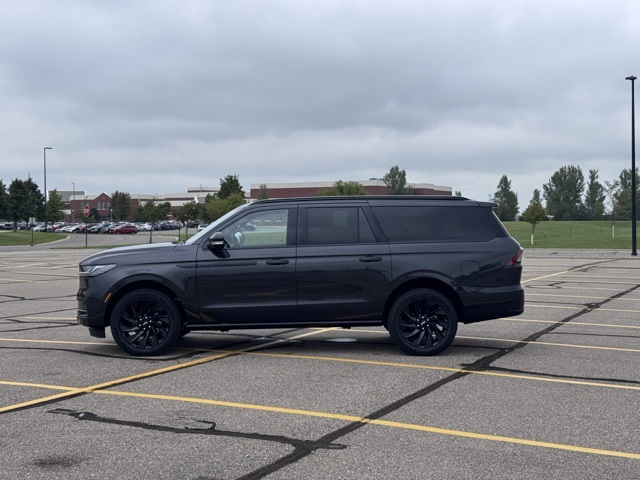 2025 Lincoln Navigator L Reserve photo 35