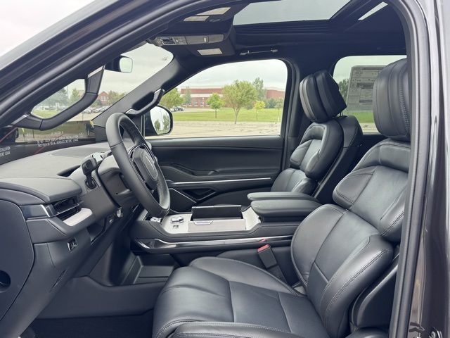 2025 Lincoln Navigator L Reserve photo 4