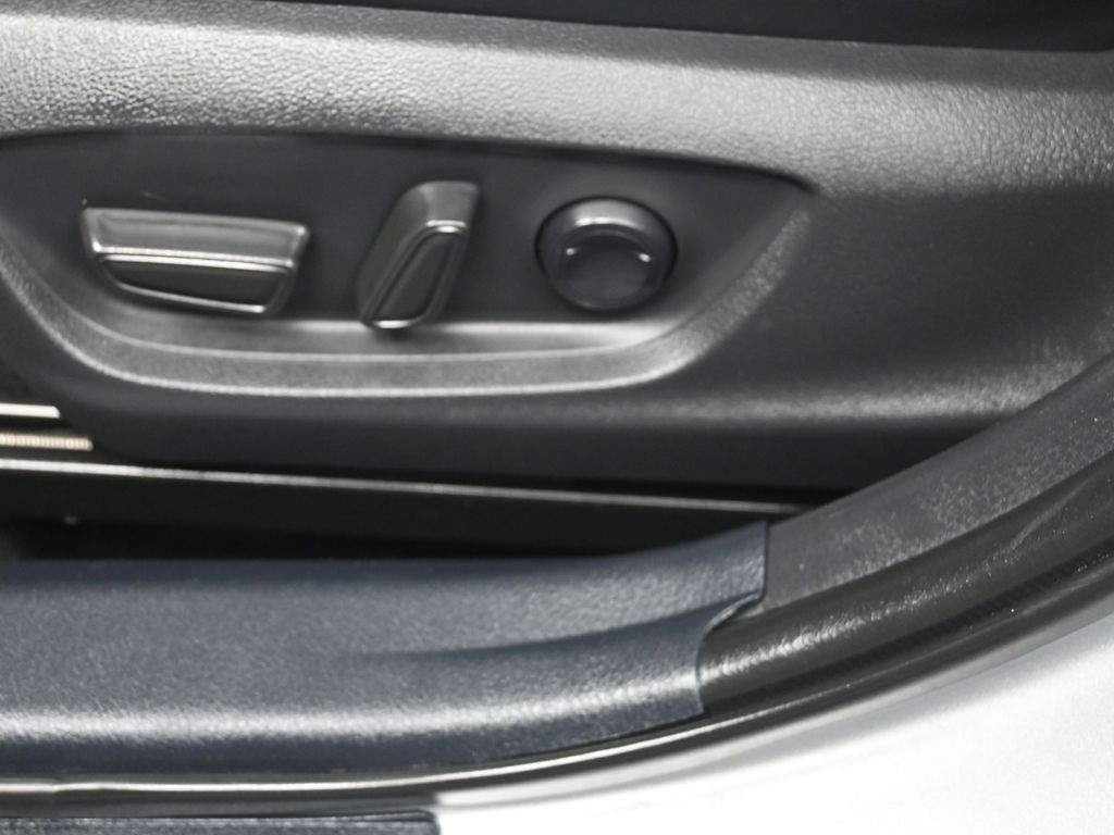 2022 Toyota Camry XSE photo 9