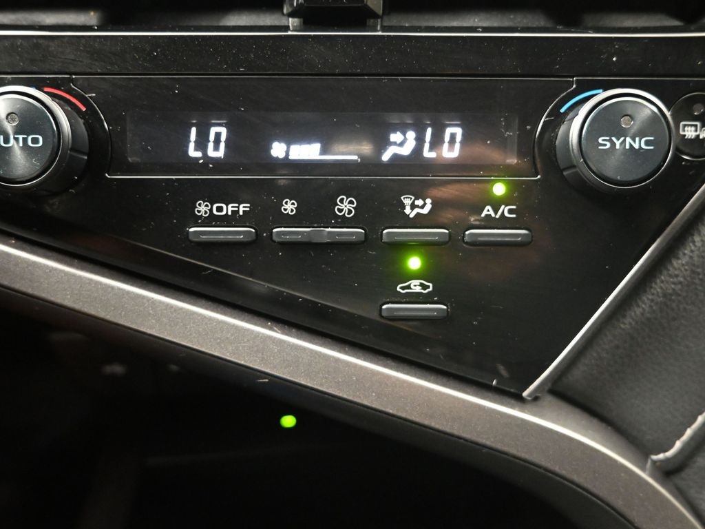 2022 Toyota Camry XSE photo 18