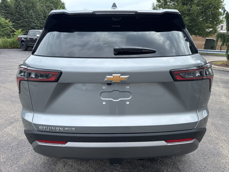 2026 Chevrolet Equinox LT photo 2