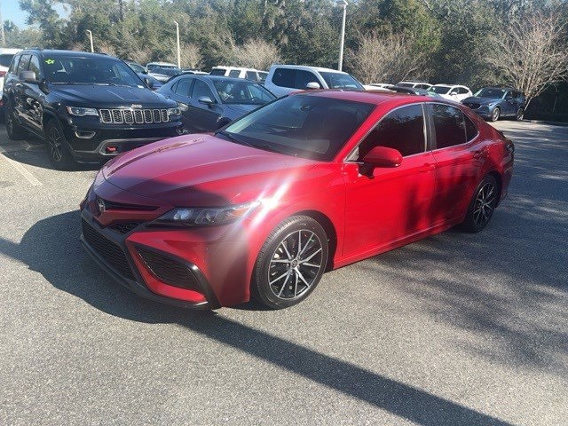 2021 Toyota Camry SE's photo