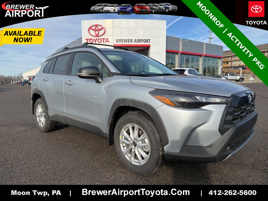 2026 Toyota Corolla Cross LE's photo