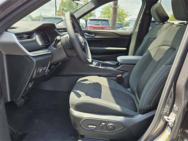 2025 Jeep Grand Cherokee Laredo X 4x2