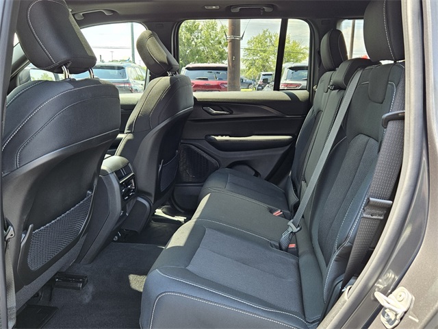 2025 Jeep Grand Cherokee Laredo X 4x2