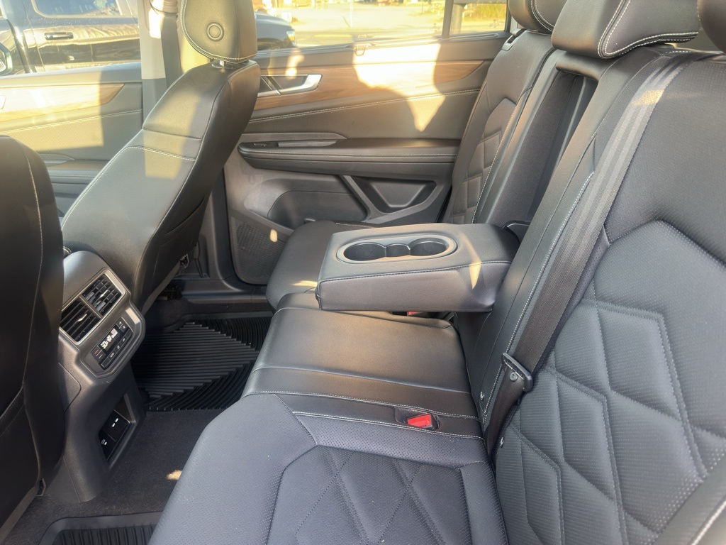 2024 Volkswagen Atlas SE Technology photo 3