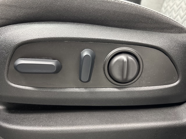 used 2023 Chevrolet Equinox car, priced at $21,420