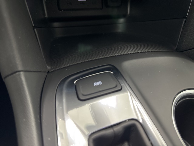 used 2023 Chevrolet Equinox car, priced at $21,420