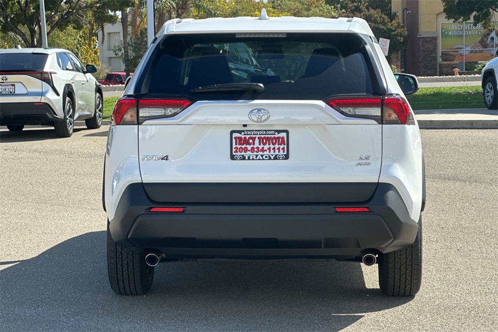 2025 Toyota RAV4 LE photo 4