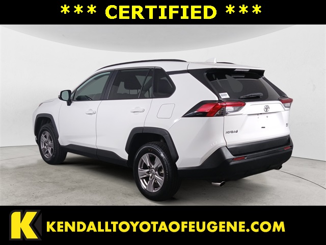 Used 2022 White Toyota XLE image 3