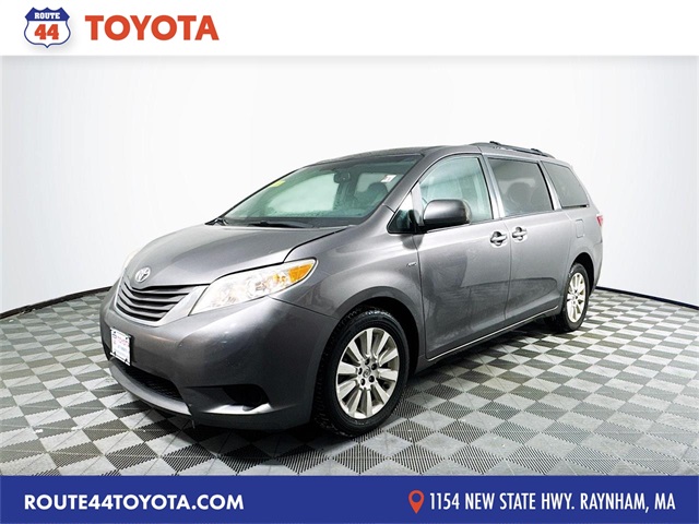 2016 Toyota Sienna LE's photo