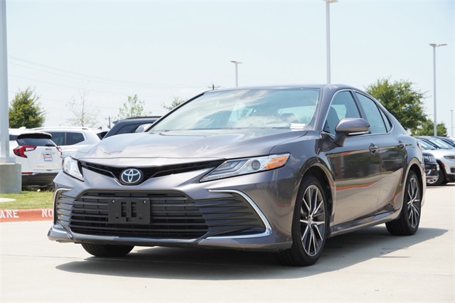 2021 Toyota Camry XLE photo 3