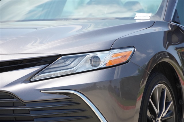 2021 Toyota Camry XLE photo 4