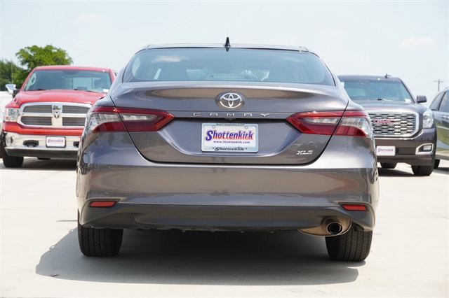 2021 Toyota Camry XLE photo 7