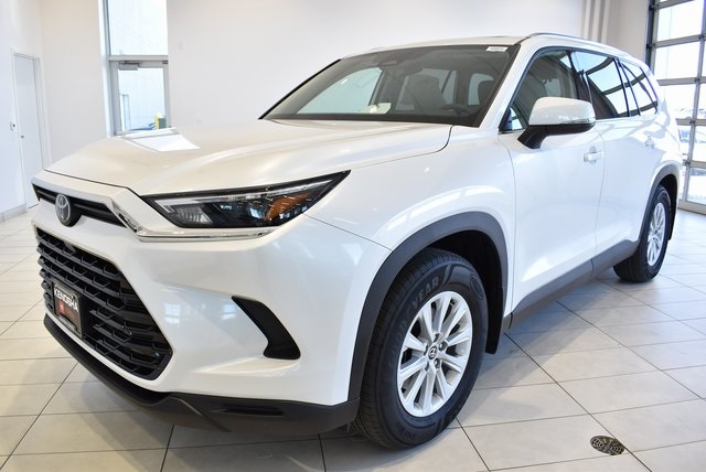 2026 Toyota Grand Highlander XLE photo 2