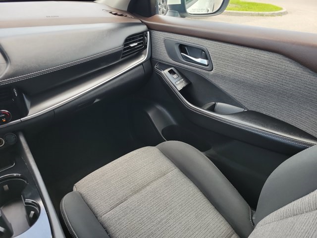 2023 Pearl White Tricoat Nissan Rogue SV FWD SUV
