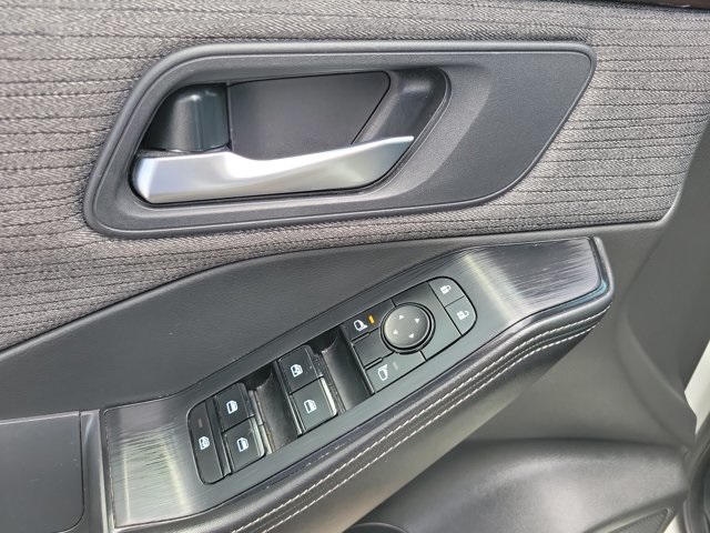 2023 Pearl White Tricoat Nissan Rogue SV FWD SUV