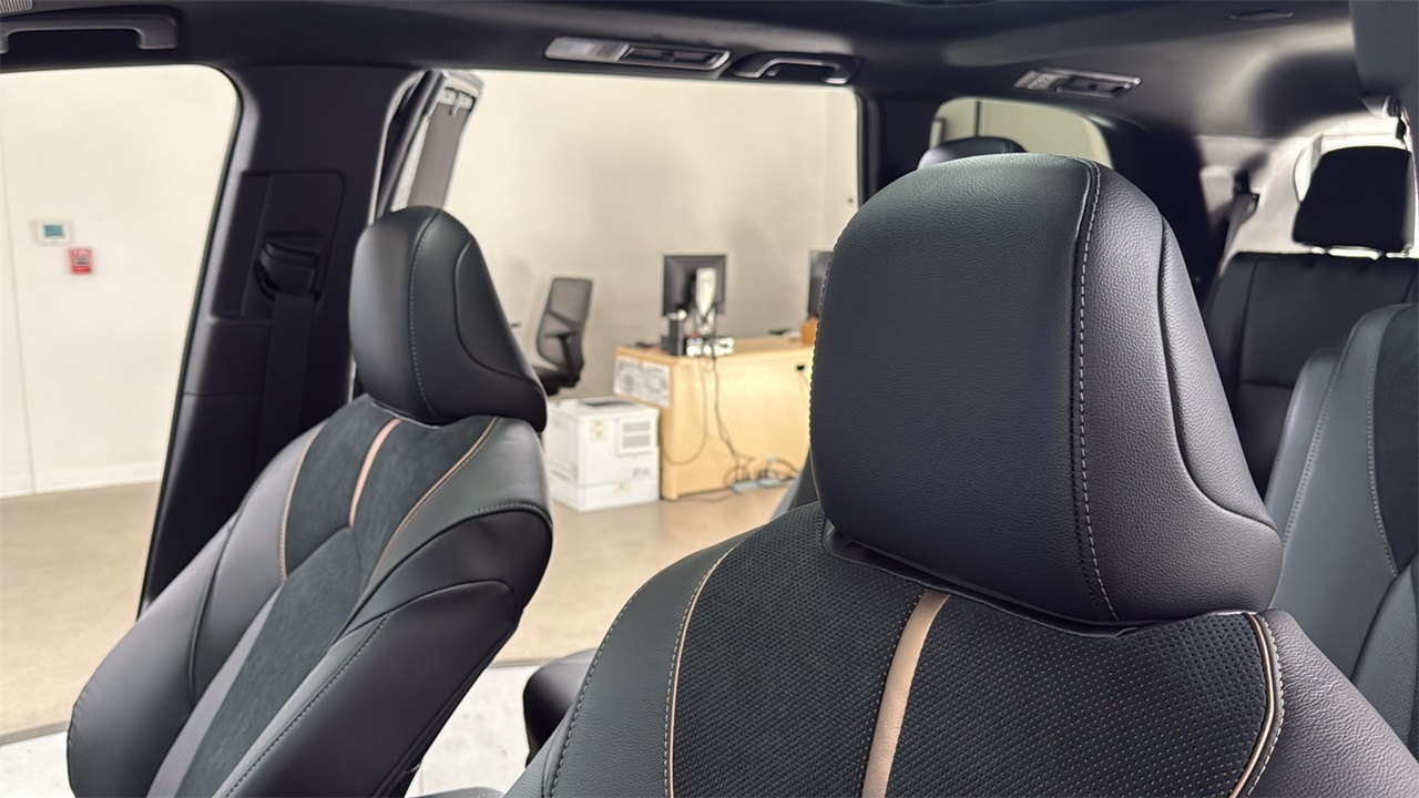 2026 Toyota Grand Highlander Hybrid MAX Platinum photo 10